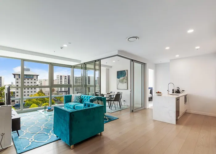 Brand New Luxe 3-Bed Apartment In Aotea Square